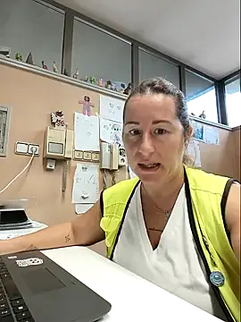 bichota85 online show from 10/23/25, 10:47