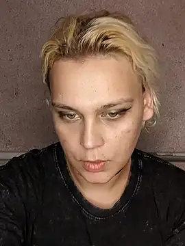 Snapshot of MargoShein chatting on 10/29/25, 01:57 MargoShein online show from 10/29/25, 01:57