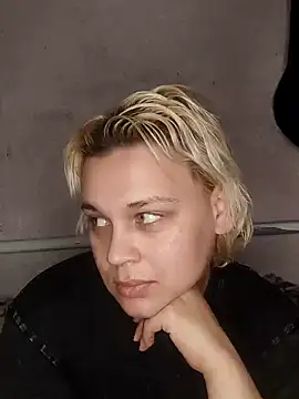 Snapshot of MargoShein chatting on 11/10/25, 06:45 MargoShein online show from 11/10/25, 06:45