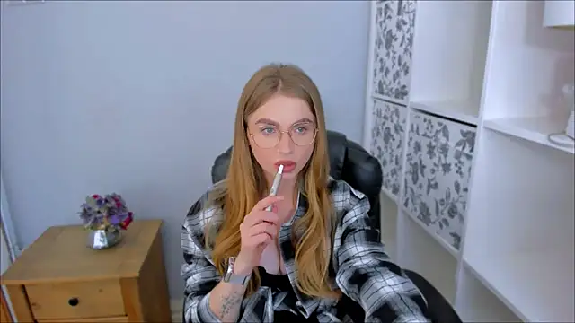 Snapshot of JasmineAlone chatting on 10/12/25, 07:46 JasmineAlone online show from 10/12/25, 07:46