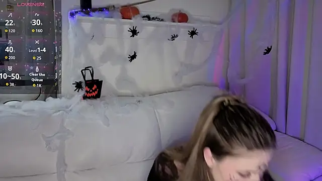  Lua   online show from 10/28/25, 07:05