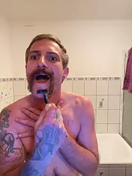 Snapshot of Rrzztt chatting on 11/04/25, 05:23 Rrzztt online show from 11/04/25, 05:23