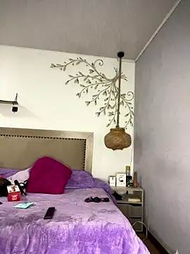 Snapshot of Daphnee-x chatting on 12/18/25, 11:05 Daphnee-x online show from 12/18/25, 11:05