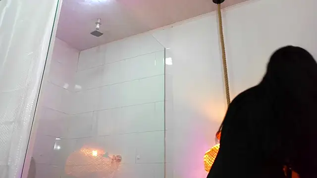 Snapshot of Daphnee-x chatting on 12/19/25, 11:39 Daphnee-x online show from 12/19/25, 11:39