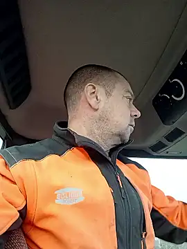 hugoboys4576 online show from 12/18/25, 08:20