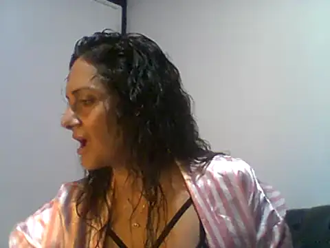Snapshot of dulcefanny chatting on 04/20/26, 10:40 dulcefanny online show from 04/20/26, 10:40