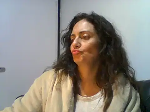 Snapshot of dulcefanny chatting on 05/19/26, 02:07 dulcefanny online show from 05/19/26, 02:07
