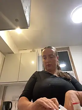 Snapshot of QueenStacyxox chatting on 10/03/25, 09:01 QueenStacyxox online show from 10/03/25, 09:01