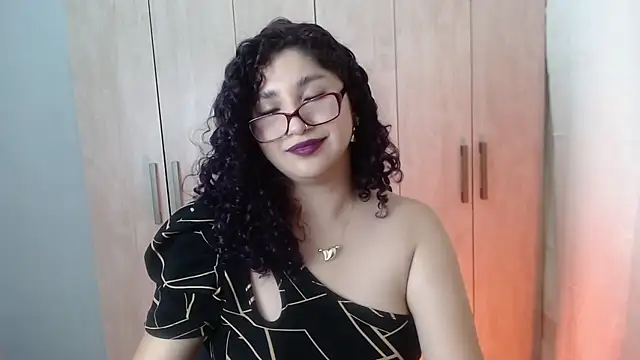 Gia Dior online show from 10/30/25, 12:12