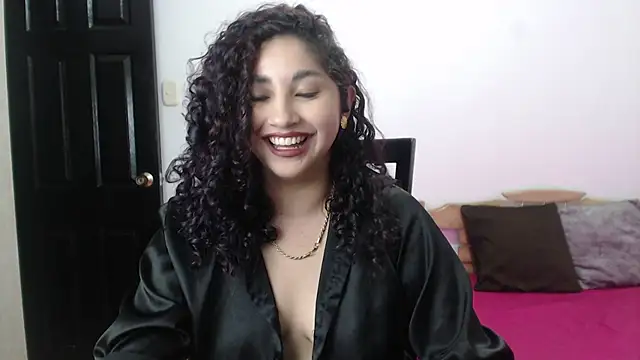 Gia Dior online show from 11/21/25, 10:08