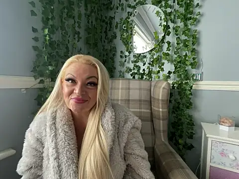 BonnyDesire online show from 10/25/25, 01:18