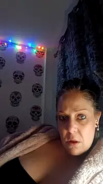 Snapshot of curvybabe88 chatting on 10/31/25, 06:47 curvybabe88 online show from 10/31/25, 06:47