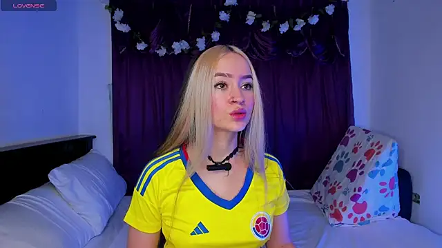 Shairaclark  online show from 06/18/26, 02:23