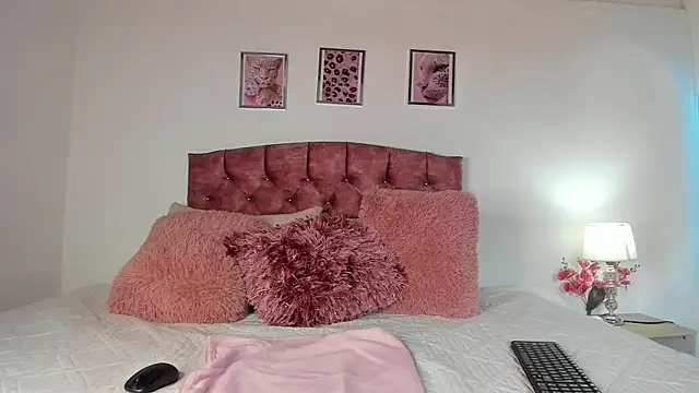 Snapshot of Pink__rose chatting on 11/10/25, 02:10 Pink rose online show from 11/10/25, 02:10