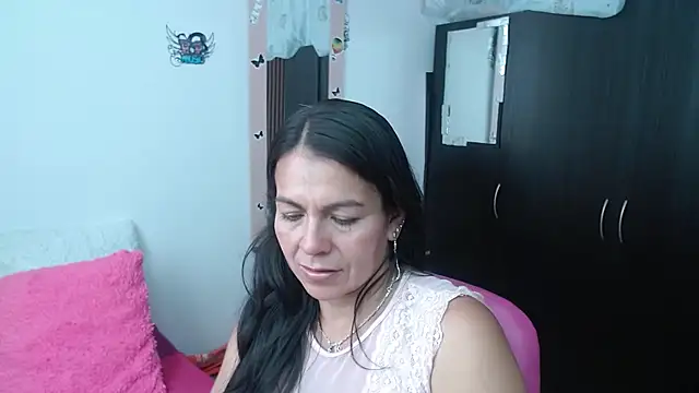 camilavargas  online show from 10/03/25, 09:12