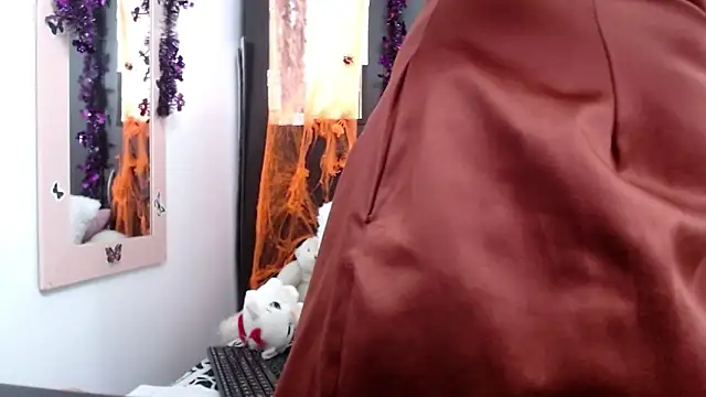 camilavargas  online show from 10/18/25, 09:48