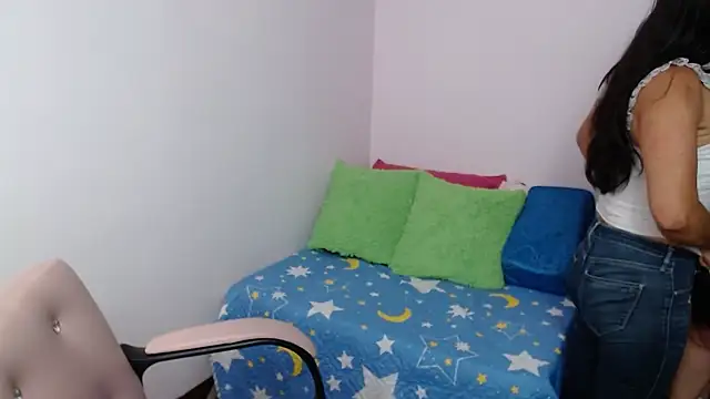 Snapshot of camilavargas_ chatting on 03/18/26, 08:34 camilavargas online show from 03/18/26, 08:34