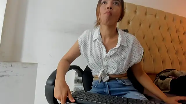 Naomis 35 online show from 12/16/25, 07:41