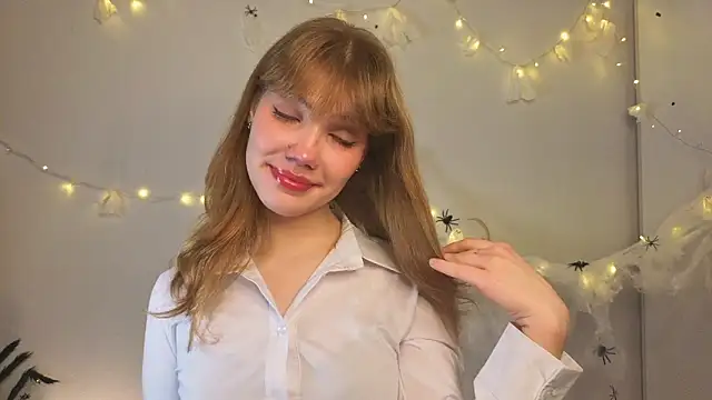 pienaple online show from 10/31/25, 04:02