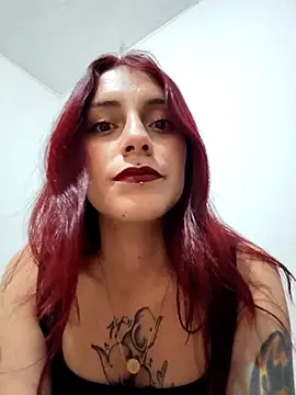 Snapshot of Anne_bh chatting on 10/28/25, 06:32 Anne bh online show from 10/28/25, 06:32