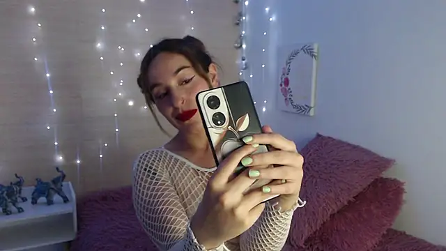 Snapshot of kat_desiree chatting on 10/01/25, 08:04 kat desiree online show from 10/01/25, 08:04