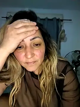 Lunita86 online show from 10/31/25, 02:34