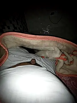 Snapshot of aflatoon121 chatting on 12/17/25, 06:36 aflatoon121 online show from 12/17/25, 06:36