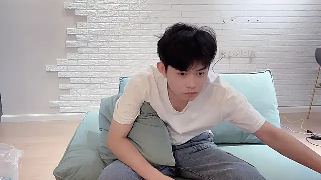 xlong00099 online show from 09/19/25, 07:43