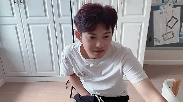 xlong00099 online show from 09/20/25, 03:18