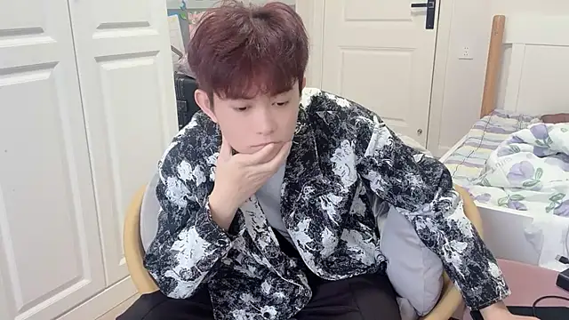 xlong00099 online show from 10/19/25, 08:37