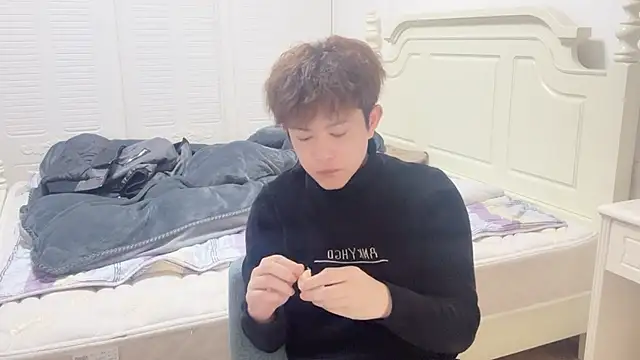 xlong00099 online show from 12/16/25, 02:11