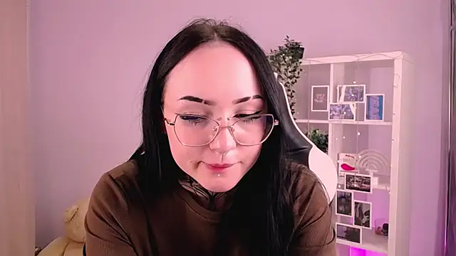 Snapshot of MollyKissy chatting on 10/17/25, 08:06 MollyKissy online show from 10/17/25, 08:06