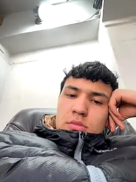 Snapshot of El_awo_ chatting on 10/12/25, 08:41 El awo  online show from 10/12/25, 08:41