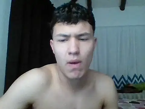 Snapshot of El_awo_ chatting on 10/28/25, 03:47 El awo  online show from 10/28/25, 03:47