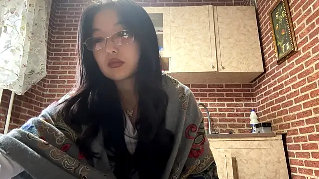 Snapshot of EmmaLeexth chatting on 10/07/25, 10:45 EmmaLeexth online show from 10/07/25, 10:45