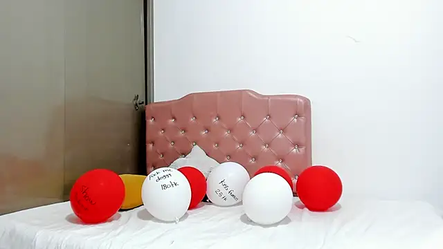 IslaRose7 online show from 02/15/26, 01:52