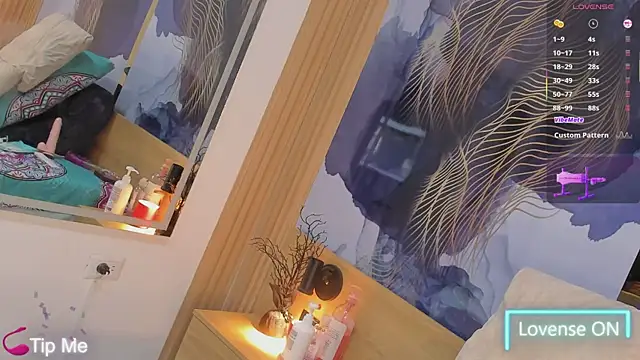 Anabacker01 online show from 10/13/25, 07:47