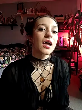 Snapshot of laradoom chatting on 10/29/25, 03:36 laradoom online show from 10/29/25, 03:36