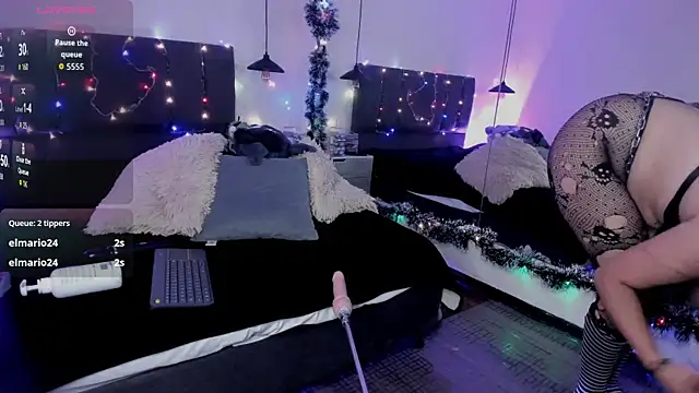 SabrinaV  online show from 11/17/25, 11:49