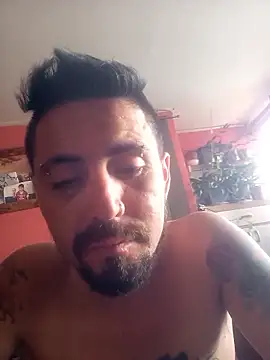 Snapshot of Lionardovssf35 chatting on 10/15/25, 07:58 Lionardovssf35 online show from 10/15/25, 07:58