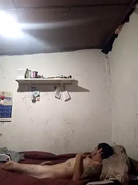 Snapshot of Lionardovssf35 chatting on 12/17/25, 01:06 Lionardovssf35 online show from 12/17/25, 01:06