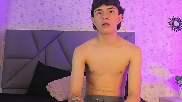 meganandtylerr19 online show from 10/17/25, 03:42