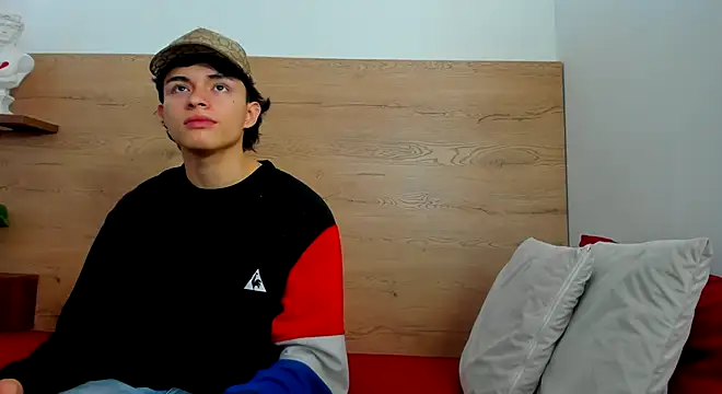 meganandtylerr19 online show from 12/19/25, 12:23