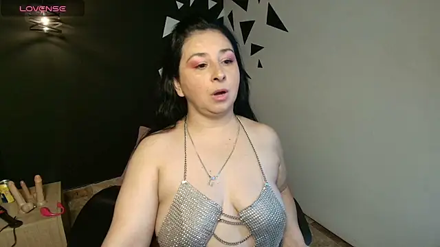 Snapshot of AgataThompson_ chatting on 10/13/25, 08:53 AgataThompson online show from 10/13/25, 08:53