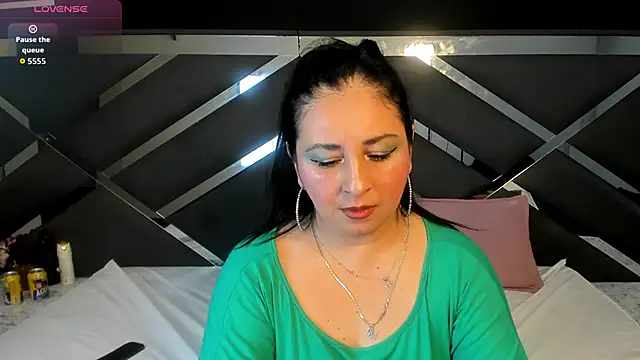 Snapshot of AgataThompson_ chatting on 12/02/25, 07:20 AgataThompson online show from 12/02/25, 07:20