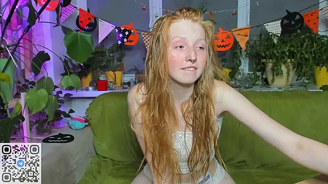 Snapshot of RitaSweety18 chatting on 10/20/25, 05:35 RitaSweety18 online show from 10/20/25, 05:35