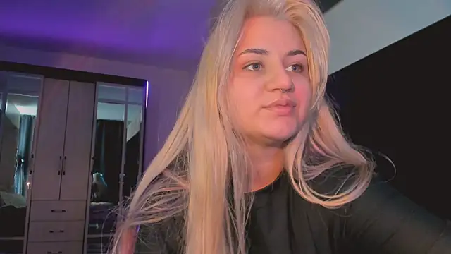 Snapshot of BarbaraSiren chatting on 10/12/25, 03:55 BarbaraSiren online show from 10/12/25, 03:55