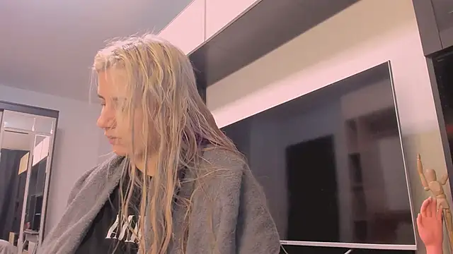 Snapshot of BarbaraSiren chatting on 10/29/25, 01:02 BarbaraSiren online show from 10/29/25, 01:02