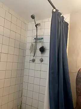 QUEENCALIMOD online show from 10/19/25, 04:29