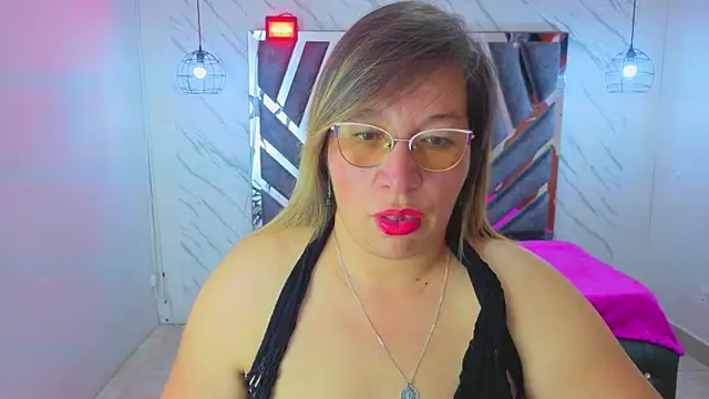 Snapshot of MaylinRosse_ chatting on 05/20/26, 06:58 MaylinRosse online show from 05/20/26, 06:58